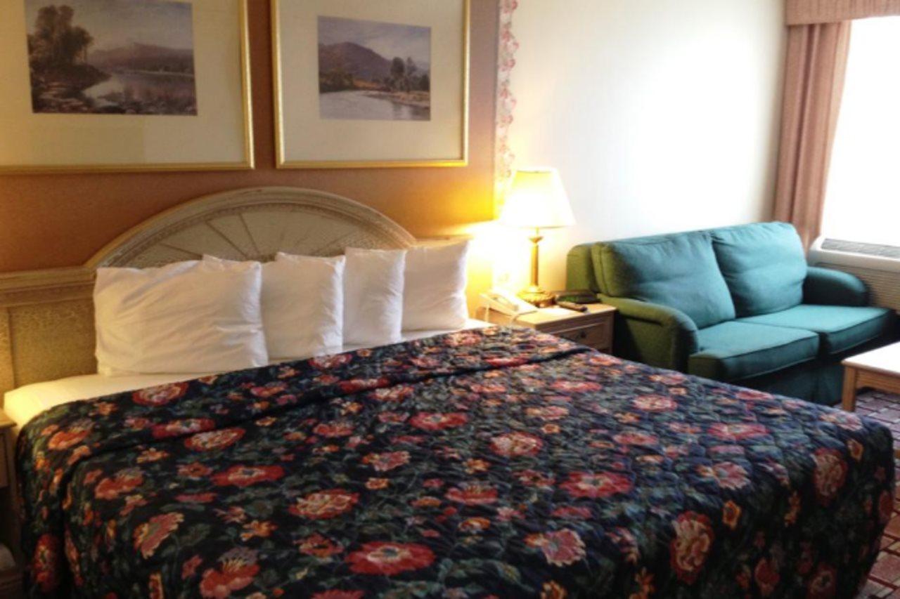 Fairbridge Hotel Cleveland East Wickliffe Экстерьер фото