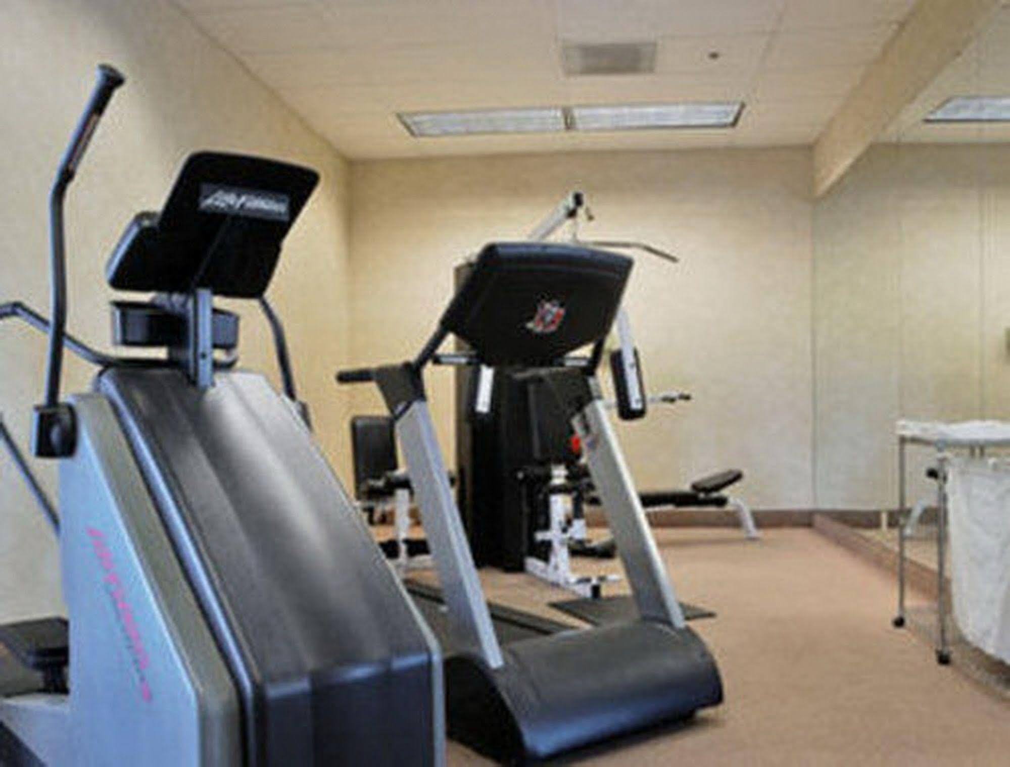 Fairbridge Hotel Cleveland East Wickliffe Экстерьер фото